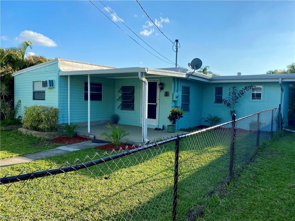 2239 Queen Anne DR FORT MYERS, FL 33905
