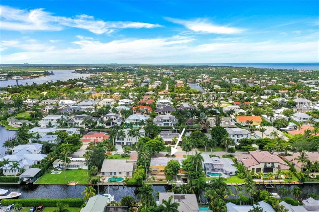 635 15th AVE S NAPLES, FL 34102