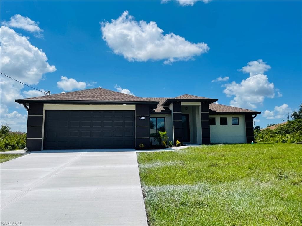 2711 30th ST SW LEHIGH ACRES, FL 33976