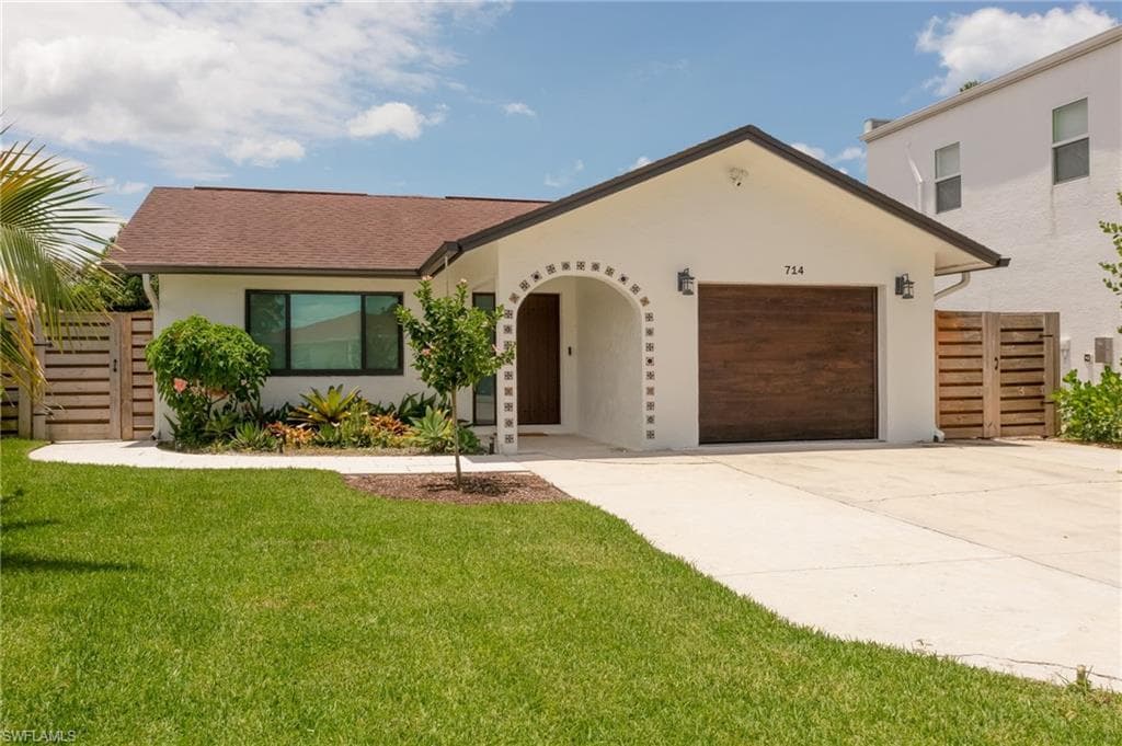 714 103rd AVE N NAPLES, FL 34108