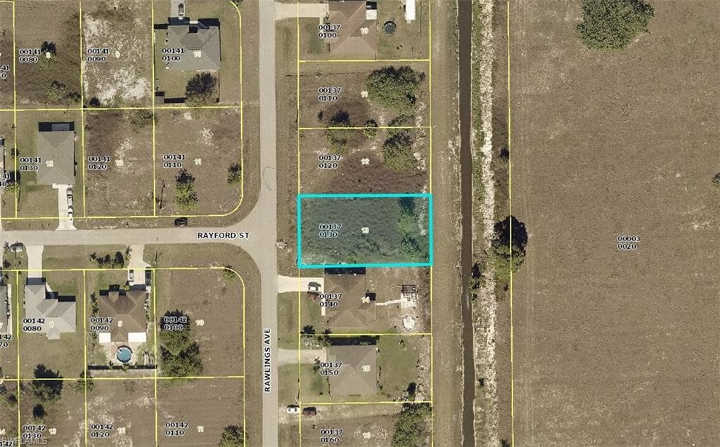 325 Rawlings AVE LEHIGH ACRES, FL 33974