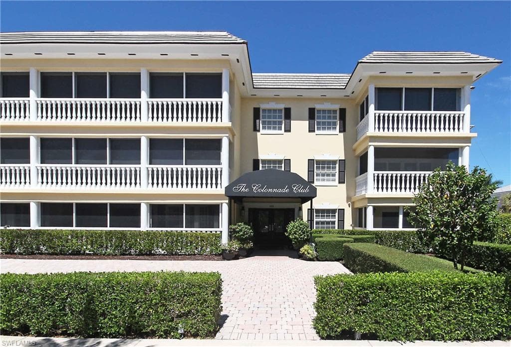 666 3rd ST S 104 NAPLES, FL 34102