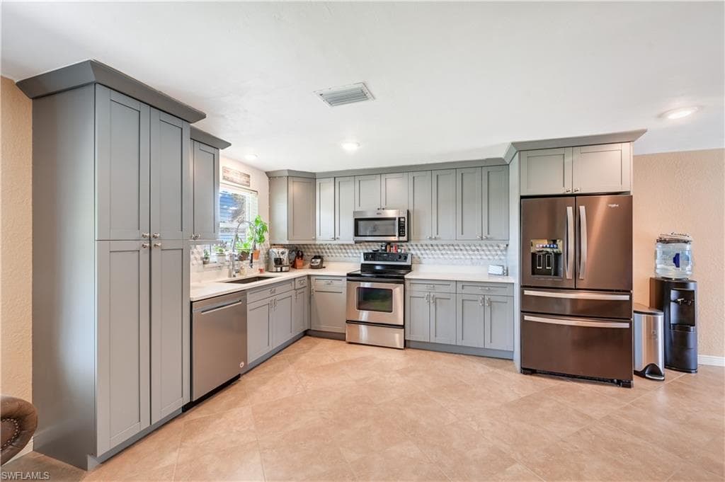 19121 Acorn RD FORT MYERS, FL 33967