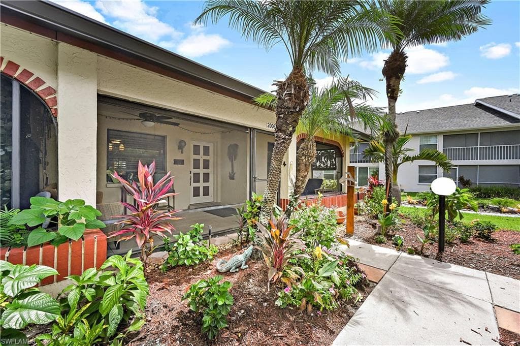 2006 Pine Isle LN 2006 NAPLES, FL 34112