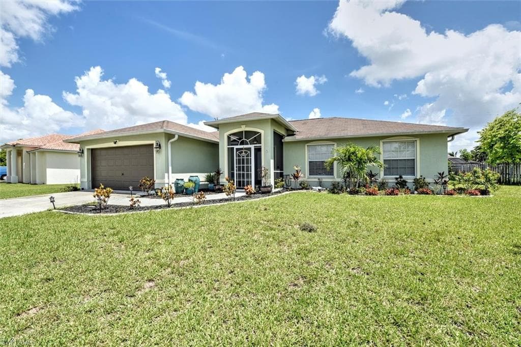 517 Archer PKY W CAPE CORAL, FL 33904