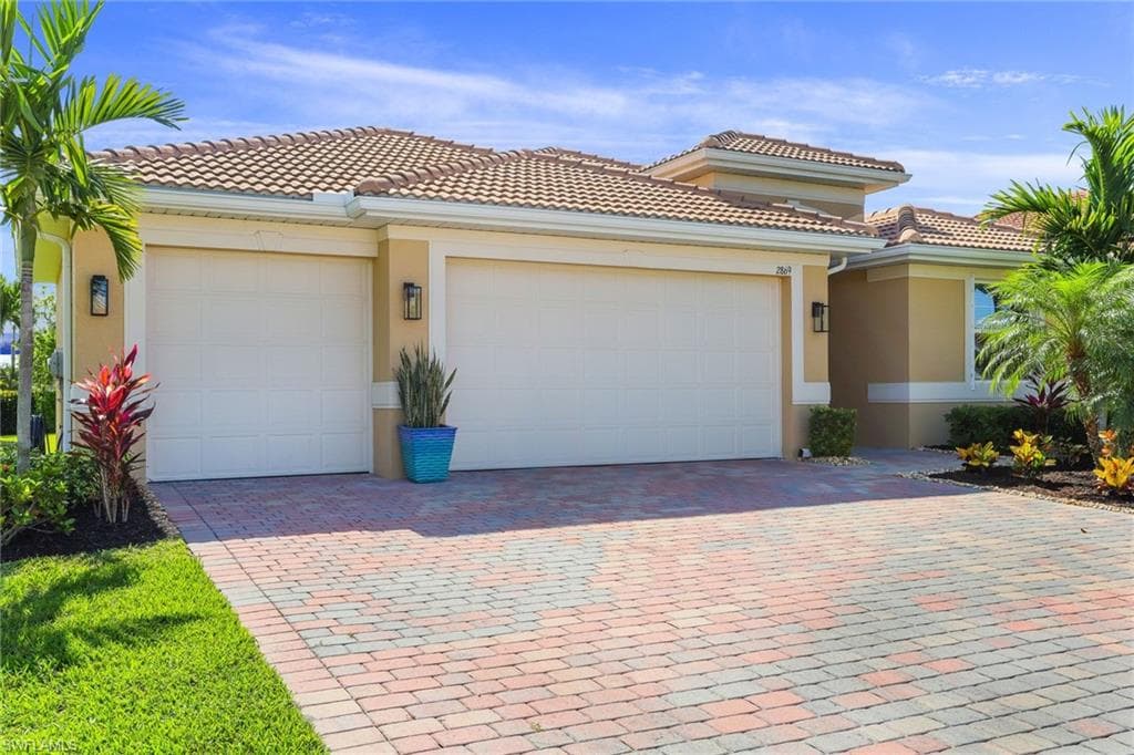 2869 Sunset Pointe CIR CAPE CORAL, FL 33914