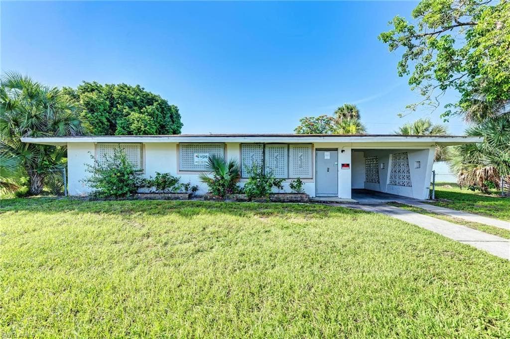 3036 Market ST FORT MYERS, FL 33916