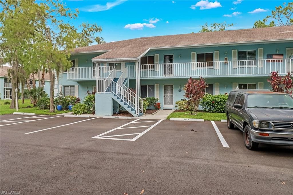 5675 Whitaker RD B-202 NAPLES, FL 34112