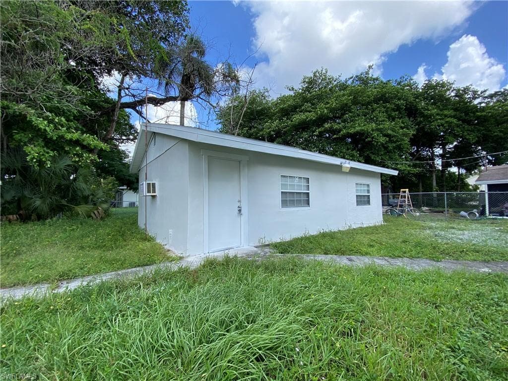 2766 Royal Palm AVE FORT MYERS, FL 33901