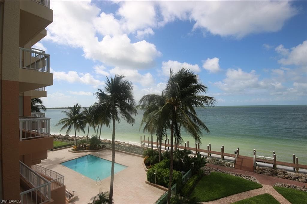 990 Cape Marco DR 307 MARCO ISLAND, FL 34145