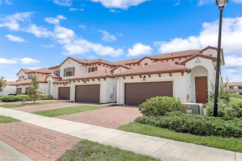 7914 Bristol CIR NAPLES, FL 34120