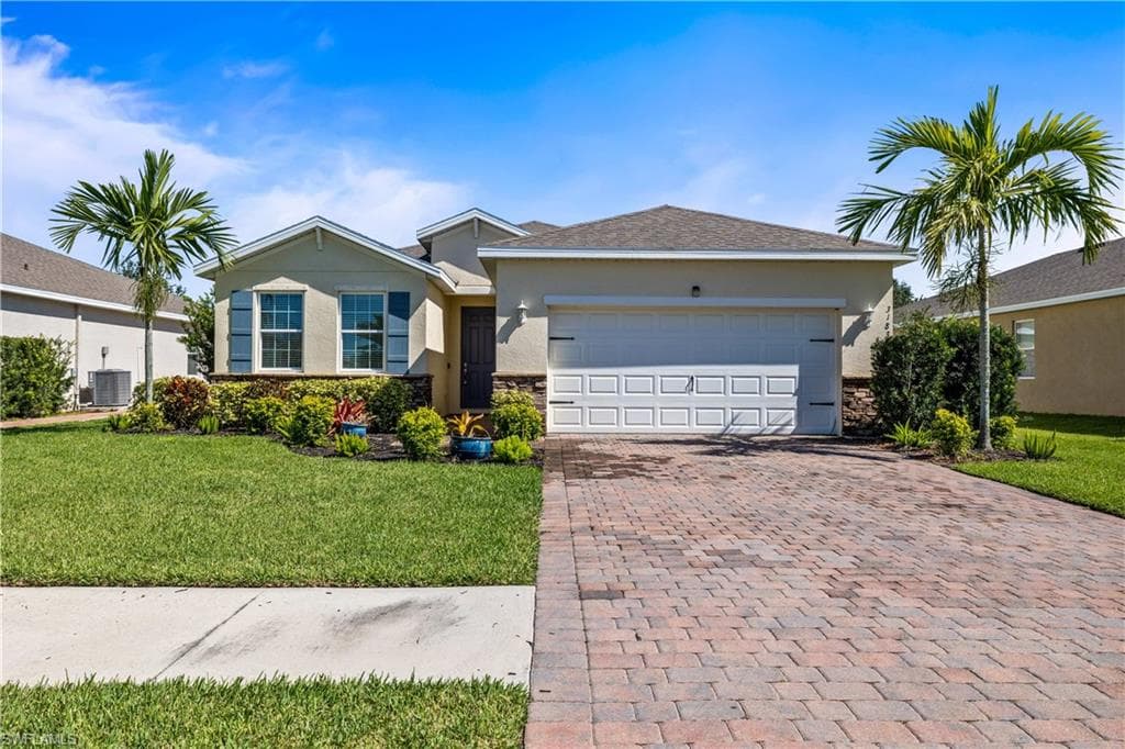 3183 Amadora CIR CAPE CORAL, FL 33909