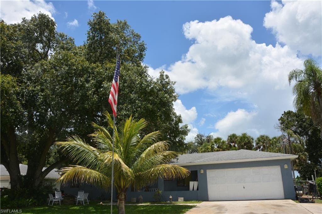 12420 River RD N FORT MYERS, FL 33905