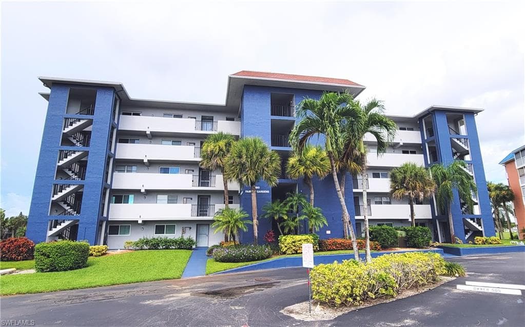 190 Pebble Beach BLVD 104 NAPLES, FL 34113