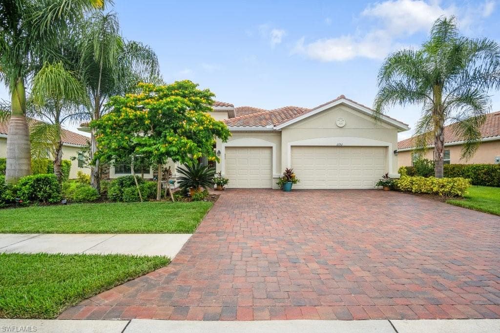 2192 Vermont LN NAPLES, FL 34120
