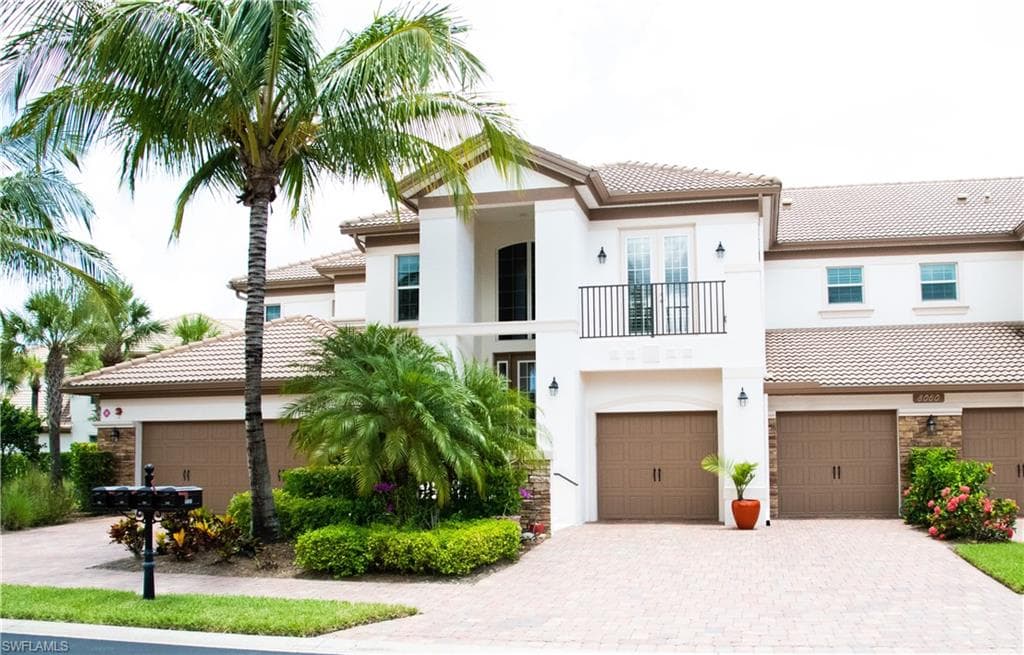 8060 Players Cove DR 201 NAPLES, FL 34113