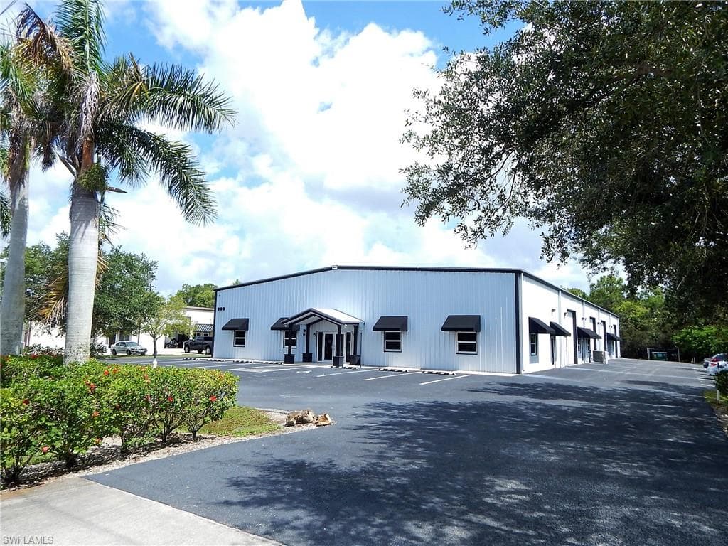 909 NE 27th LN CAPE CORAL, FL 33909