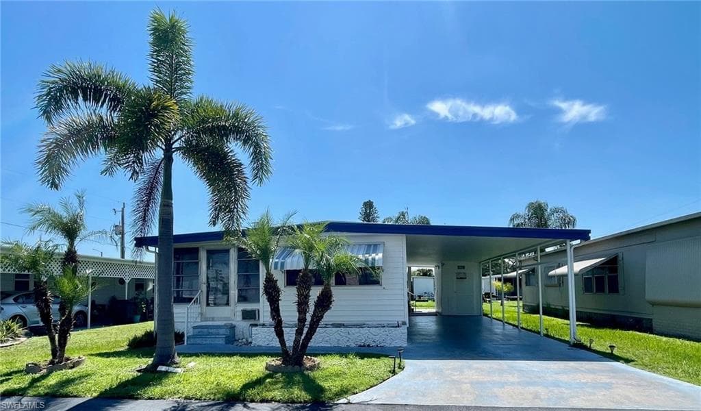 663 Coral LN NORTH FORT MYERS, FL 33917