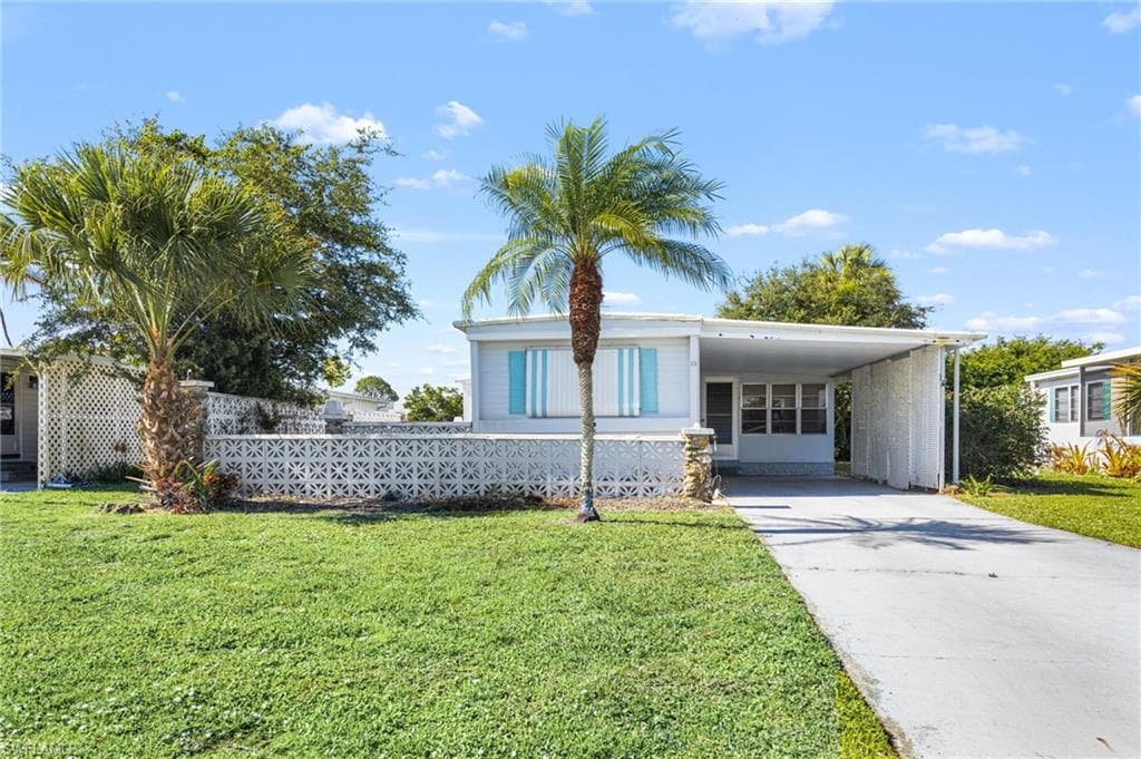 15 Saint Tropez DR NAPLES, FL 34112