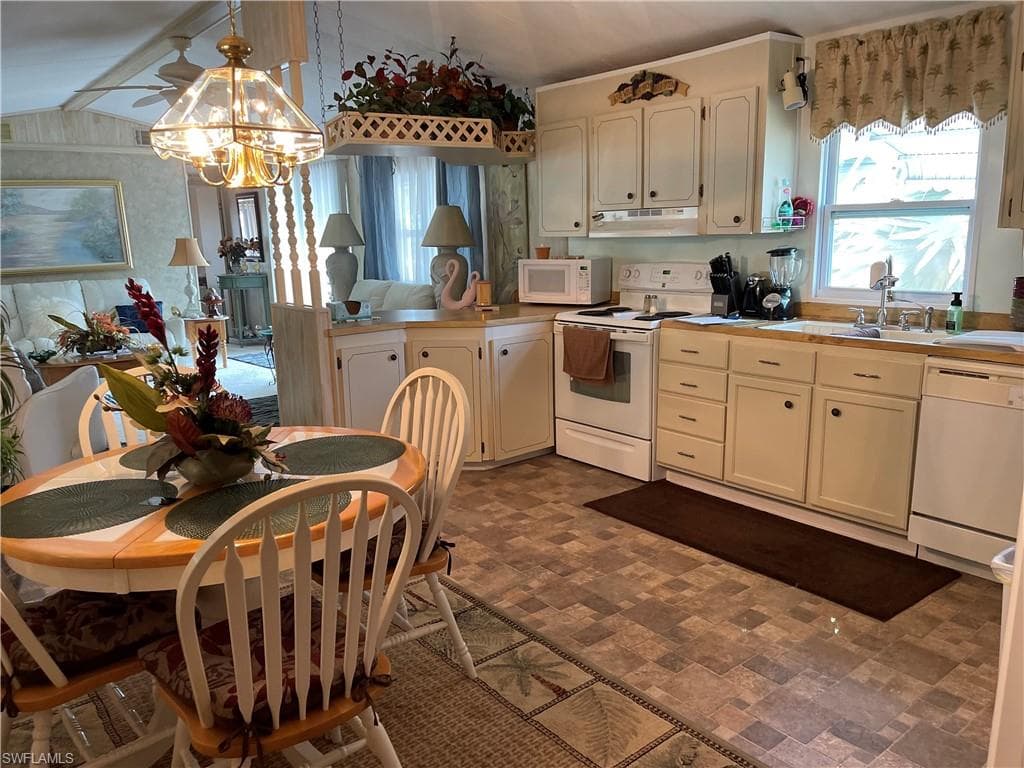 27433 Bourbonniere DR BONITA SPRINGS, FL 34135