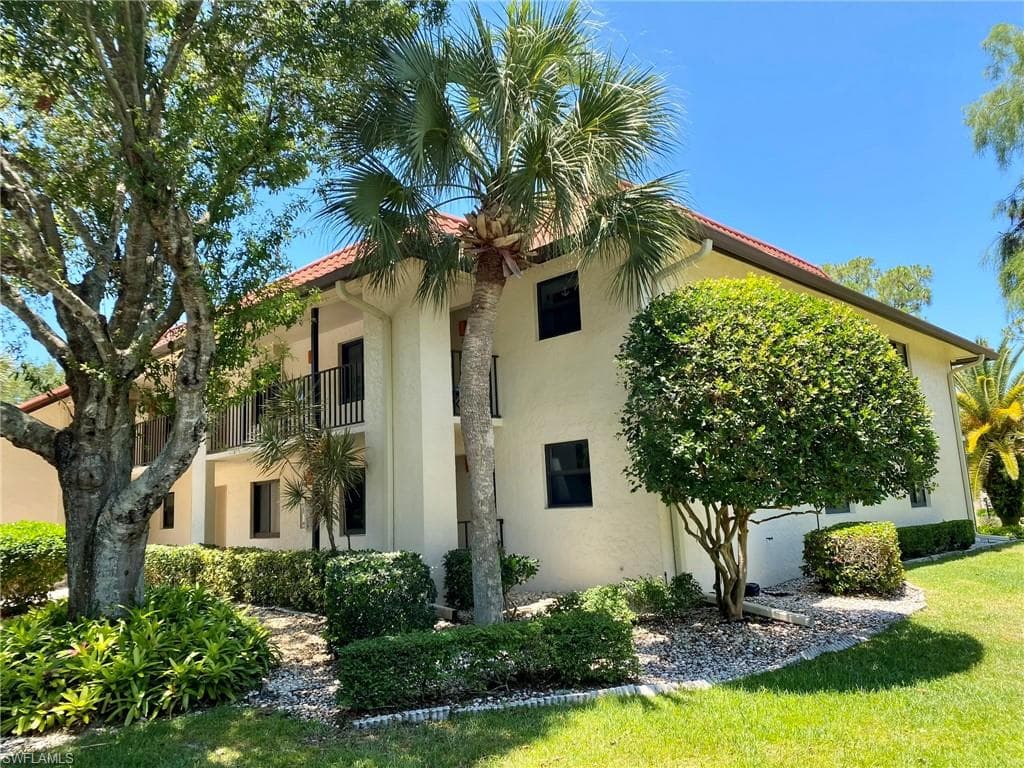 4967 Pepper CIR E-205 NAPLES, FL 34113