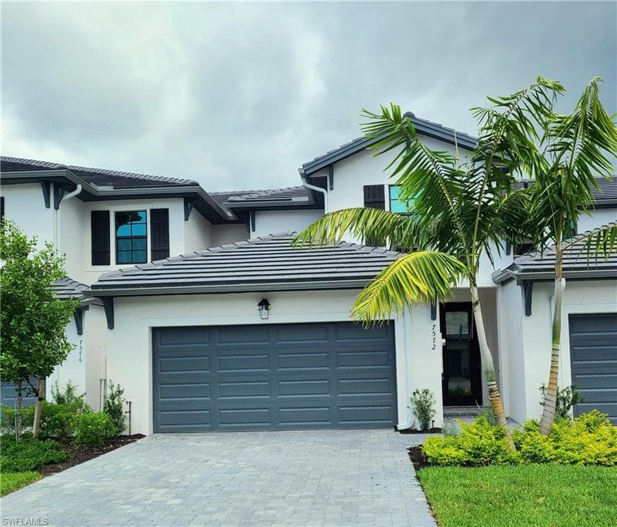 7572 Carnegie WAY NAPLES, FL 34119