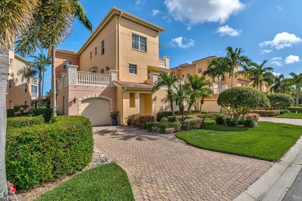 510 Avellino Isles CIR N 2201 NAPLES, FL 34119