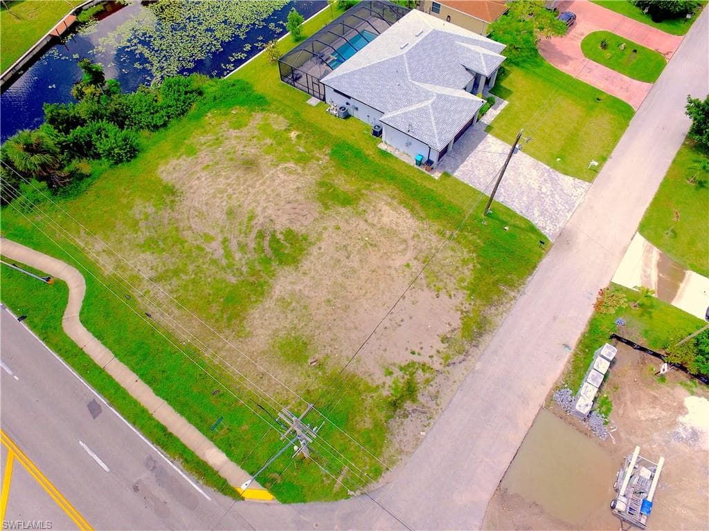 802 SW 31st TER CAPE CORAL, FL 33914