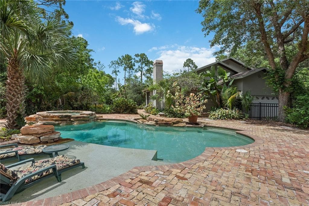5881 Bur Oaks LN NAPLES, FL 34119