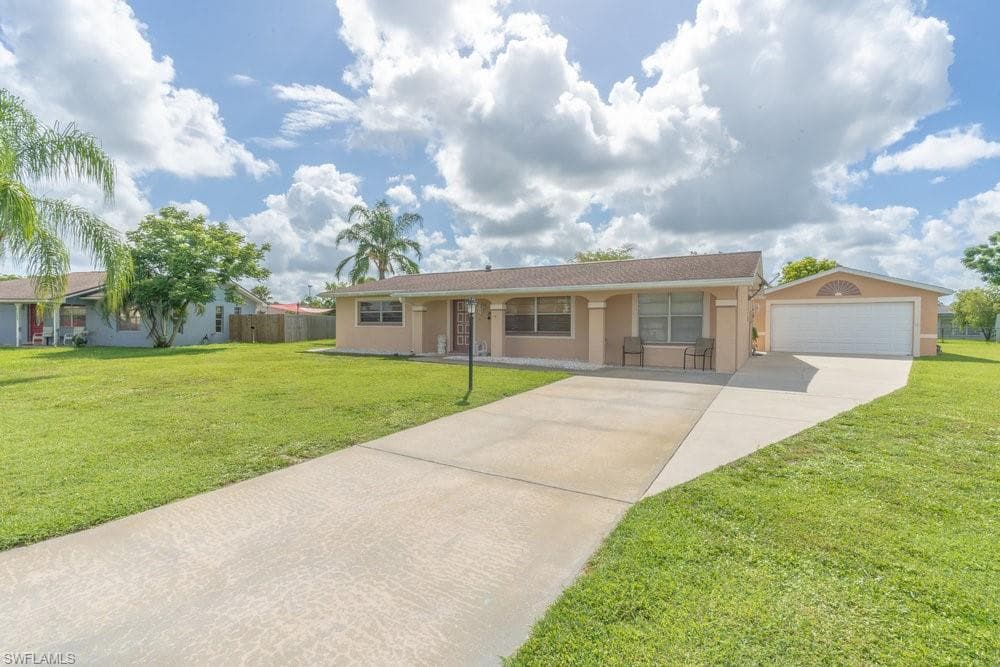 106 Kerr CIR LEHIGH ACRES, FL 33936