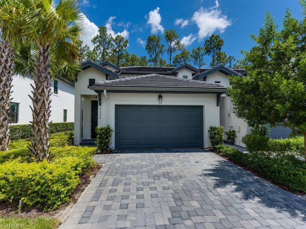 7332 Rockefeller DR NAPLES, FL 34119