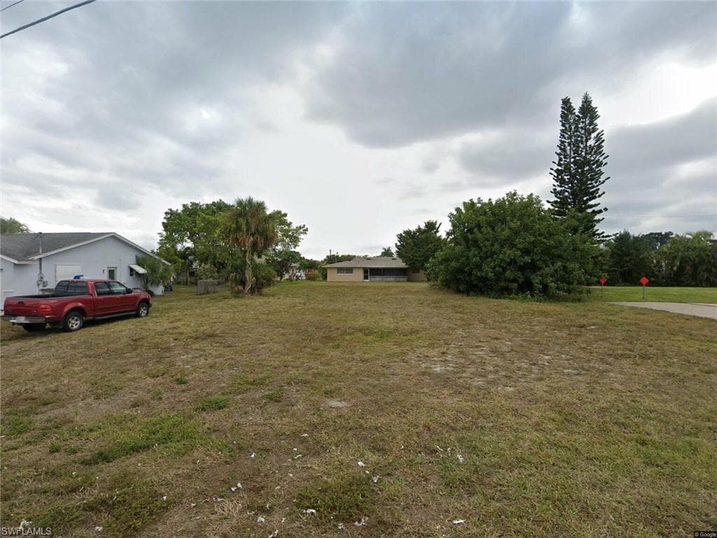 1226 SE 39th TER CAPE CORAL, FL 33904
