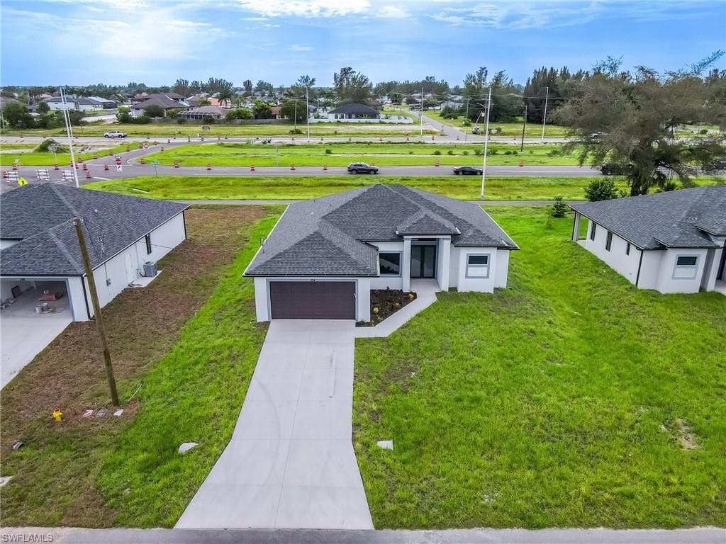 320 31st PL CAPE CORAL, FL 33991