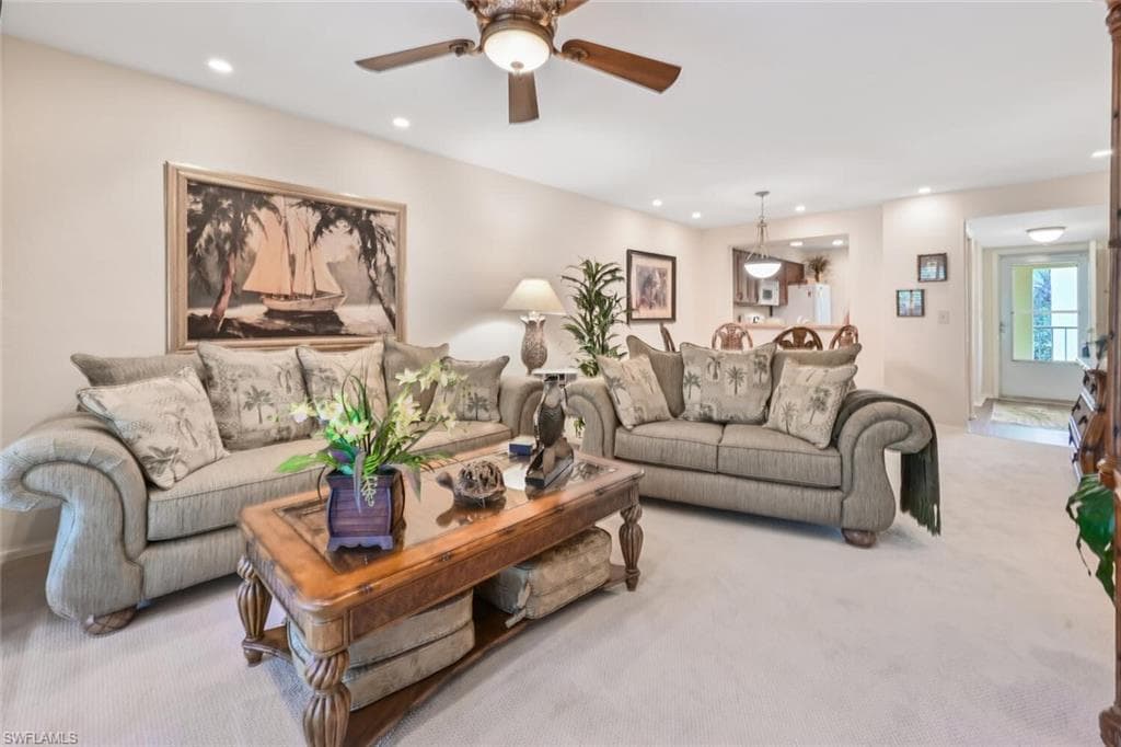 1001 Foxfire LN 304 NAPLES, FL 34104