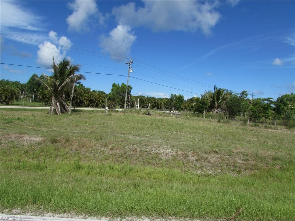 13502 stringfellow BOKEELIA, FL 33922
