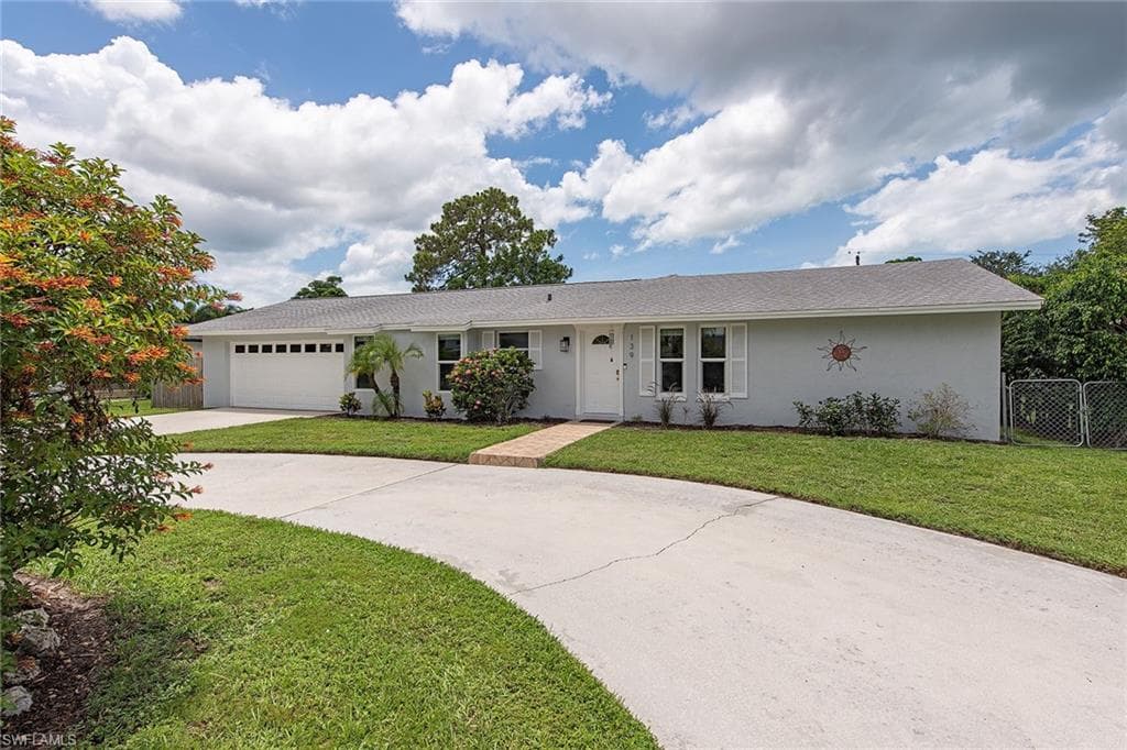 139 Crown DR NAPLES, FL 34110