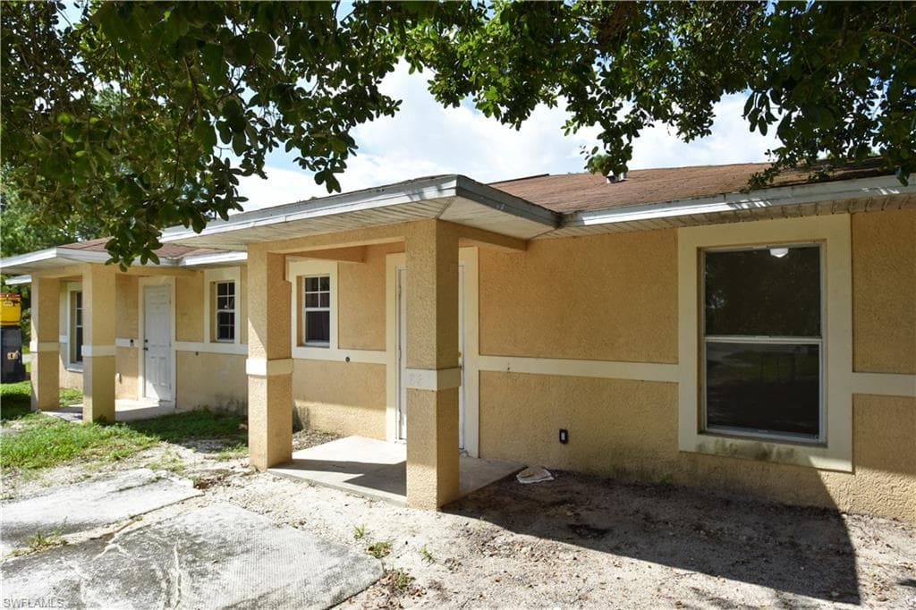 801-803 Meadow RD LEHIGH ACRES, FL 33973