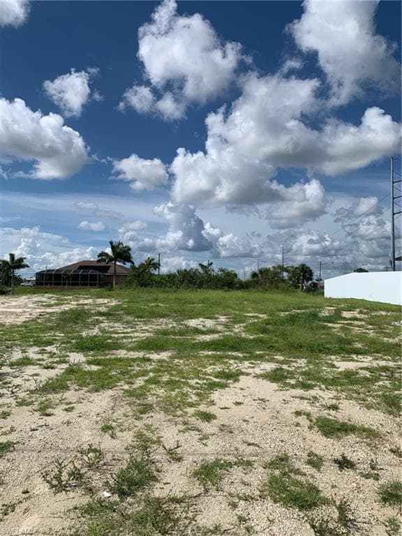 5 NW 8th TER CAPE CORAL, FL 33993