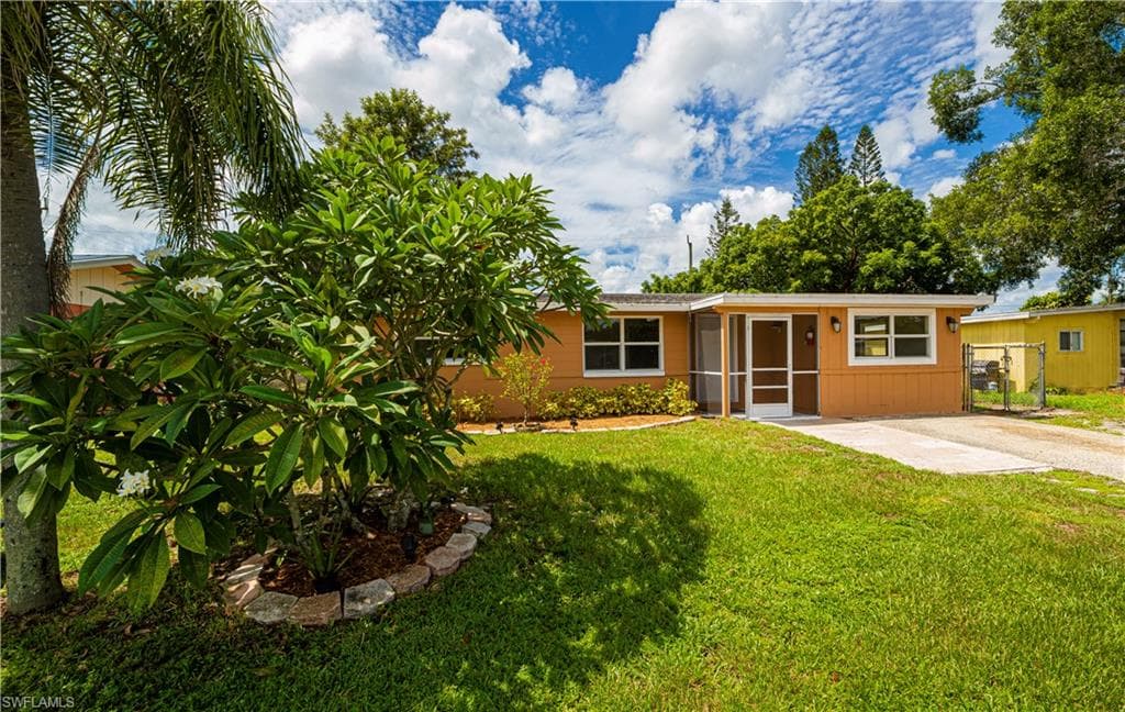 2184 Barry DR FORT MYERS, FL 33907