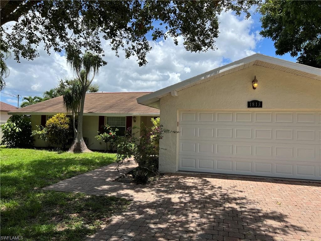 1813 Coral Point DR CAPE CORAL, FL 33990