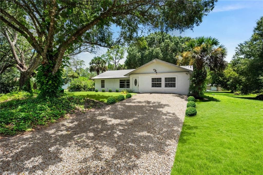 290 5th ST SW NAPLES, FL 34117