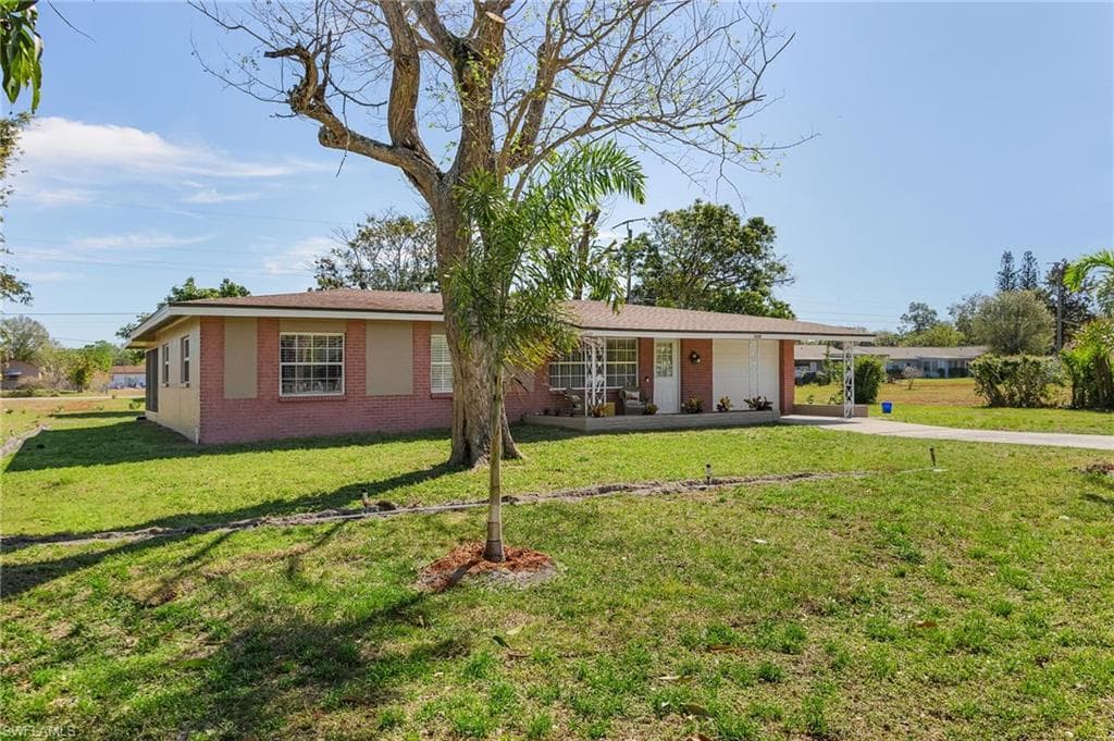 2226 PARKVIEW DR E FORT MYERS, FL 33905