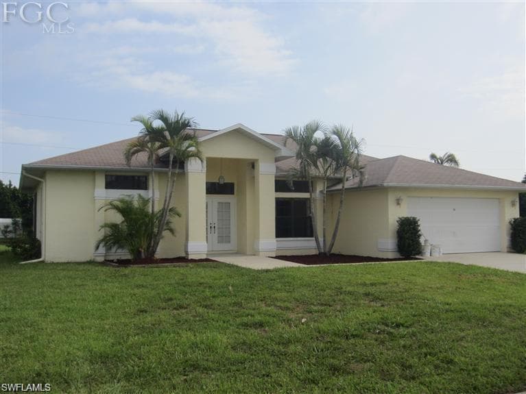 200 Danby RD LEHIGH ACRES, FL 33936