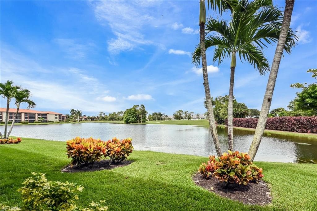 492 Veranda WAY E105 NAPLES, FL 34104