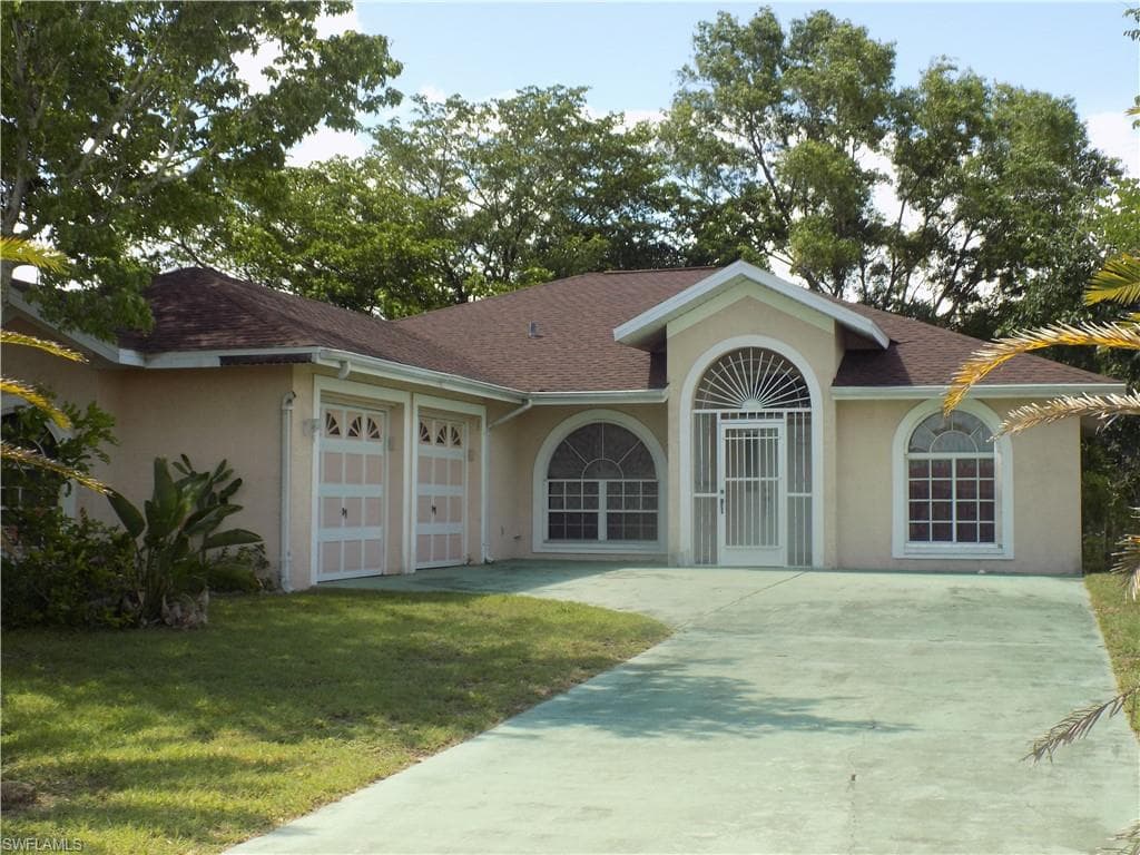 1541 Crestwood CIR N LEHIGH ACRES, FL 33936