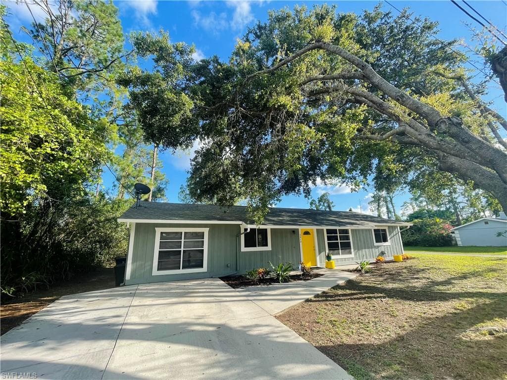 3819 4th ST W LEHIGH ACRES, FL 33971