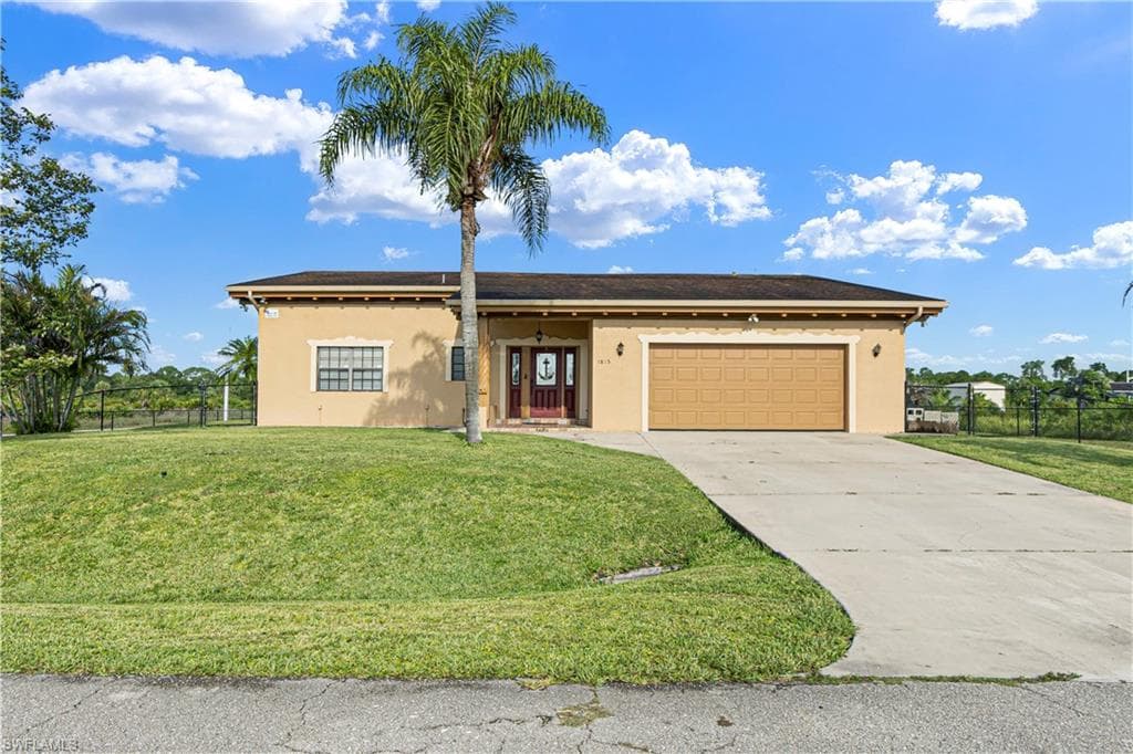 1815 Vignes ST LEHIGH ACRES, FL 33972