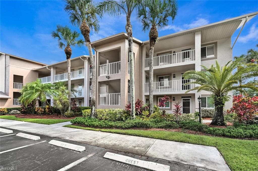7300 Glenmoor LN 1205 NAPLES, FL 34104