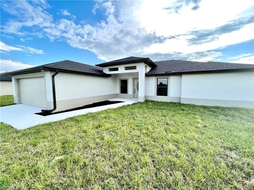 810 Coffield AVE LEHIGH ACRES, FL 33974