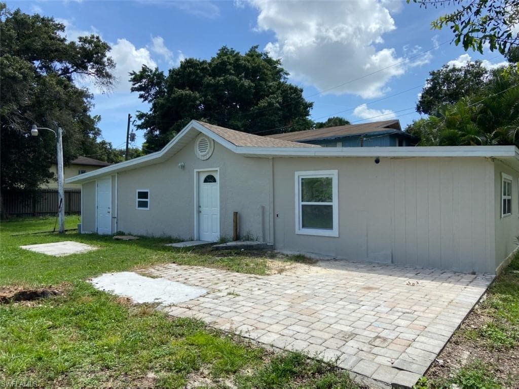 449 Ellis ST NORTH FORT MYERS, FL 33903
